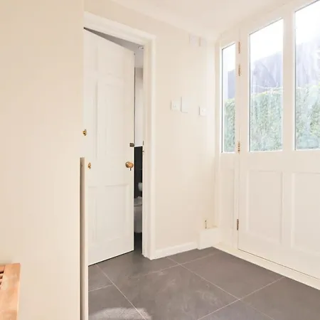 Charlotte's Charming Clifton Flat Appartamento Bristol