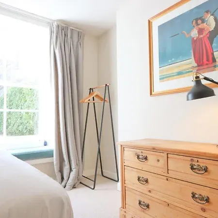 Charlotte's Charming Clifton Flat Daire *