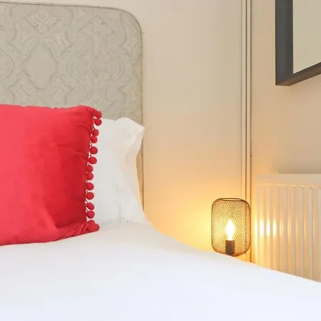 Charlotte's Charming Clifton Flat * Bristol
