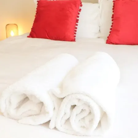 Charlotte's Charming Clifton Flat Daire *
