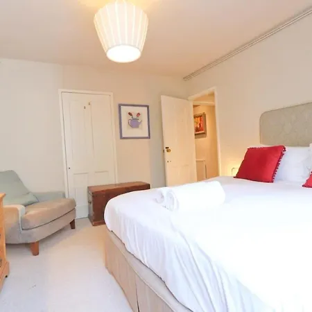 Charlotte's Charming Clifton Flat Bristol
