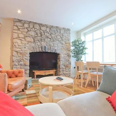 Charlotte's Charming Clifton Flat